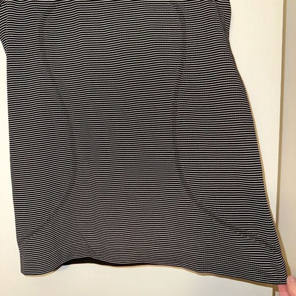 Lululemon Womens Swiftly Tank Top Black White Stripes Size 10 EUC - Picture 2 of 9